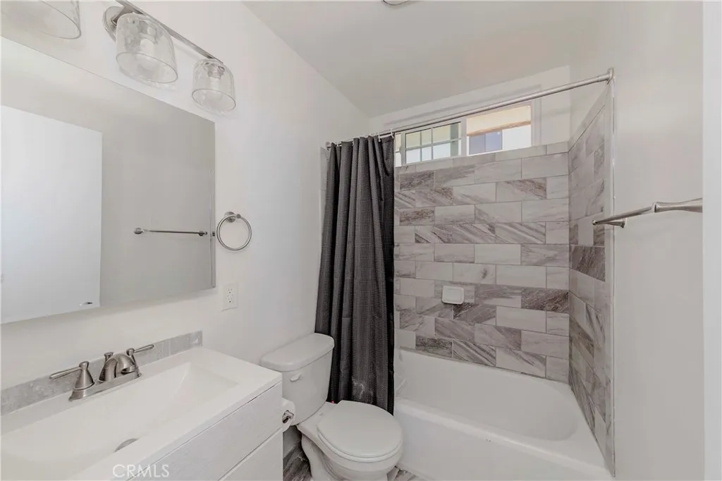 1349 W 35th Place, Los Angeles, California 90007 home-pic-19